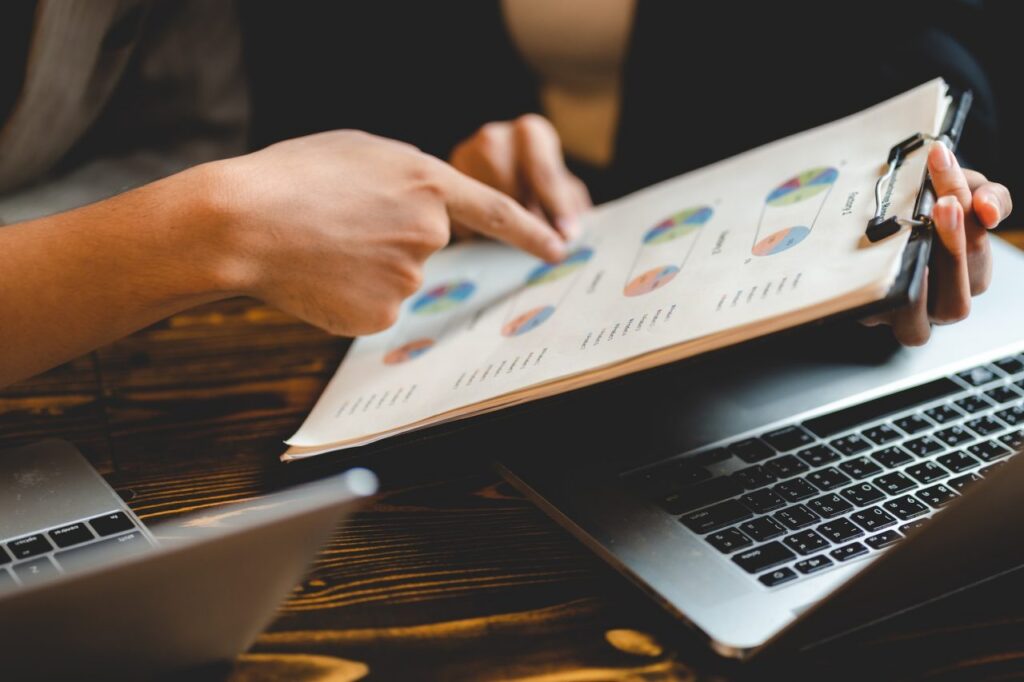 Revisión de informes contables y financieros